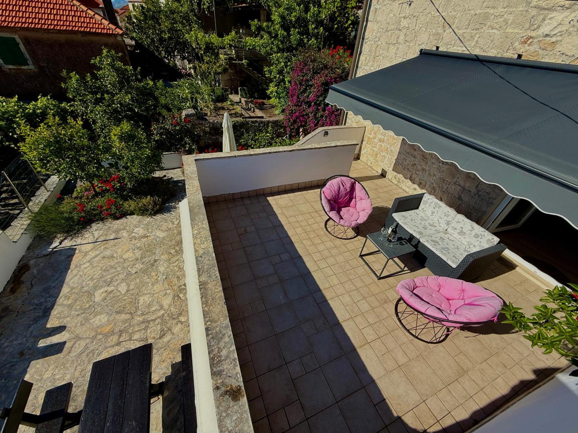 Apartment Pjaca Postira Exterior photo