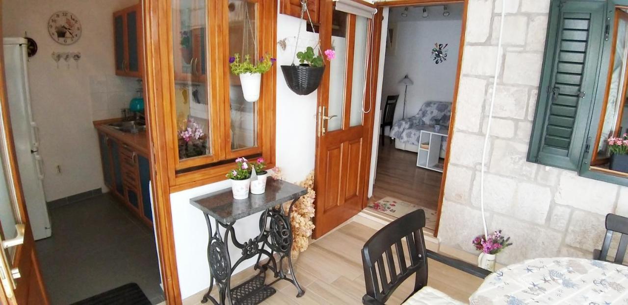 Apartment Pjaca Postira Exterior photo